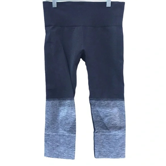 Lululemon Seamlessly Street Crop Black 4 pants - Picture 3 of 9